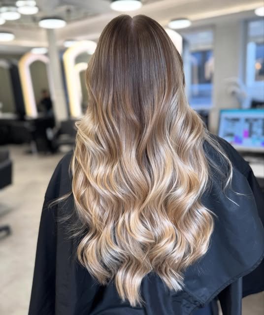 Långt hår med balayage i ljusa toner – från vår Instagram
