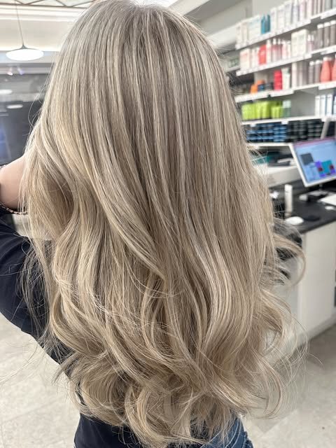 Hårfärg och styling från Frisörcenter Hår & Skönhet – bild 1 från Instagram