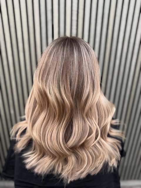 Hårfärg och styling från Frisörcenter Hår & Skönhet – bild 2 från Instagram