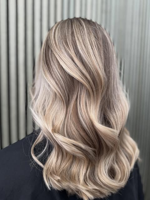 Hårfärg och styling från Frisörcenter Hår & Skönhet – bild 3 från Instagram