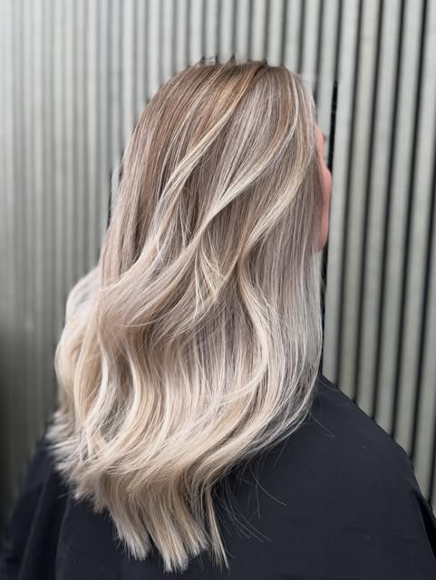 Hårfärg och styling från Frisörcenter Hår & Skönhet – bild 4 från Instagram