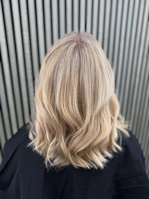 Hårfärg och styling från Frisörcenter Hår & Skönhet – bild 6 från Instagram