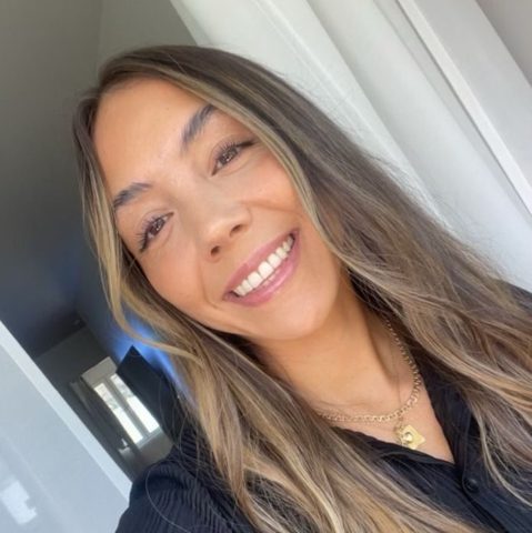 Jasmine, frisör på Hår & Skönhet
